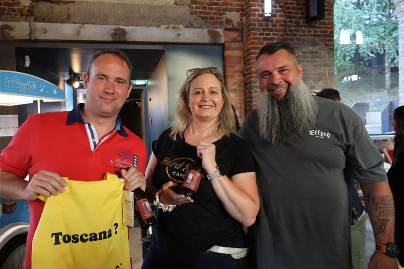 Fränz, Lynn und Andy (v.l.) wurden zwar abgelehnt, freuen sich aber trotzdem über die Hommage an ihre Heimatstadt
