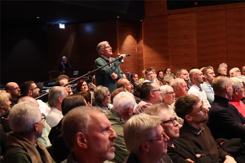 Fragen aus dem Publikum gab es unter anderem zum Thema Parkmöglichkeiten und Polizeikommissariat
