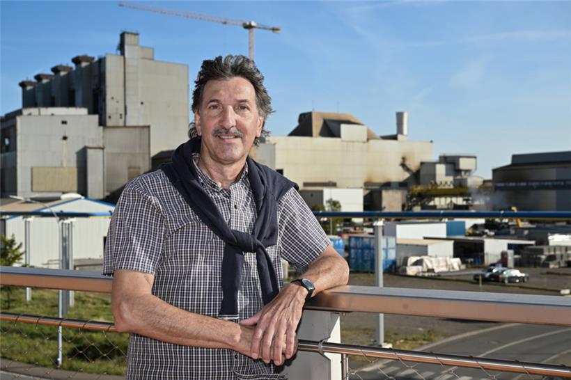 Francis Hengen will sich nicht länger mit der Lärmbelästigung durch das Stahlwerk abfinden. ArcelorMittal soll die in ihrer Betriebsgenehmigung festgelegten Dezibel-Grenzwerte endlich einhalten, meint er.
