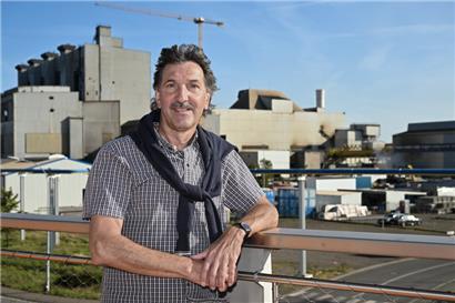 Francis Hengen will sich nicht länger mit der Lärmbelästigung durch das Stahlwerk abfinden. ArcelorMittal soll die in ihrer Betriebsgenehmigung festgelegten Dezibel-Grenzwerte endlich einhalten, meint er.
