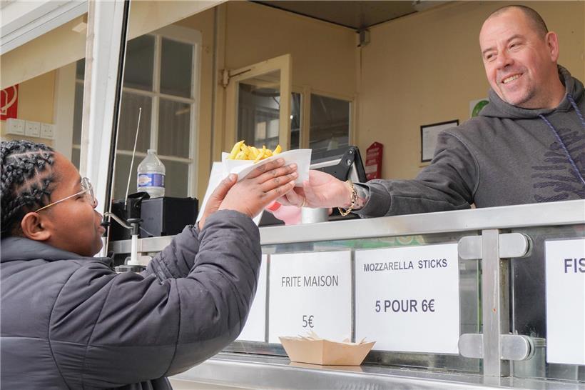 Franck vor seinem neuen Geschäft, hoffend auf mehr Kunden am neuen Standort