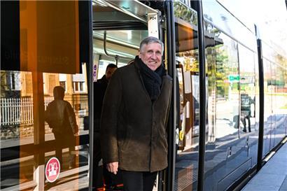 François Bausch nutzt die Tram selbst regelmäßig
