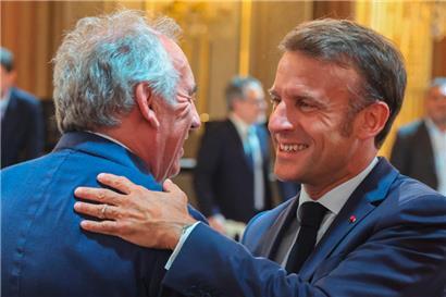 François Bayrou und Emmanuel Macron: Frankreichs Politik steckt in einer Sackgasse
