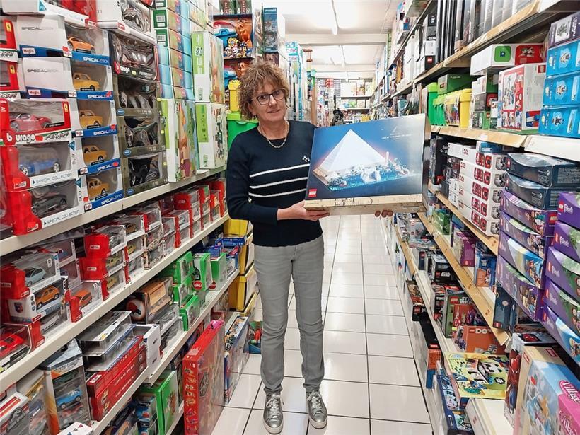 Françoise Feidt mit einem Geschenke-Klassiker 
