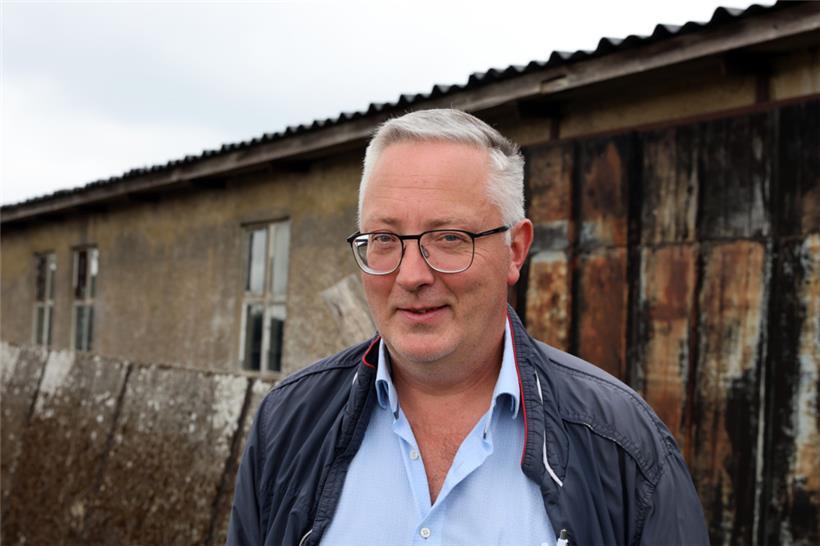 Frank Dimmer, ehemaliger Ortsvorsteher von Wahlhausen: Seiner Familie gehört das Gelände, auf dem die Baracke steht
