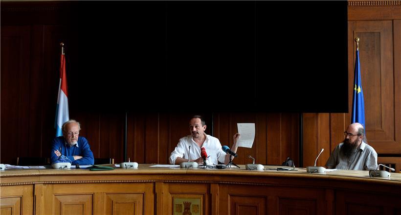 Frank Jost, Marc Baum und Laurent Biltgen äußerten sich am Montag zur restriktiven Politik der Mehrheit bezüglich Wohngemeinschaften
