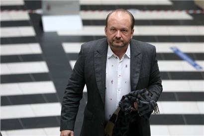 Frank Schneider beim Auftakt des SREL-Prozesses im März 2020 in Luxemburg 
