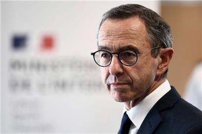 Frankreichs Innenminister Bruno Retailleau verurteilte die Zutrittsverweigerung von rund 150 israelischen Kindern und Jugendlichen scharf und sprach von einem „gravierenden“ Angriff auf Menschenwürde und republikanische Werte
