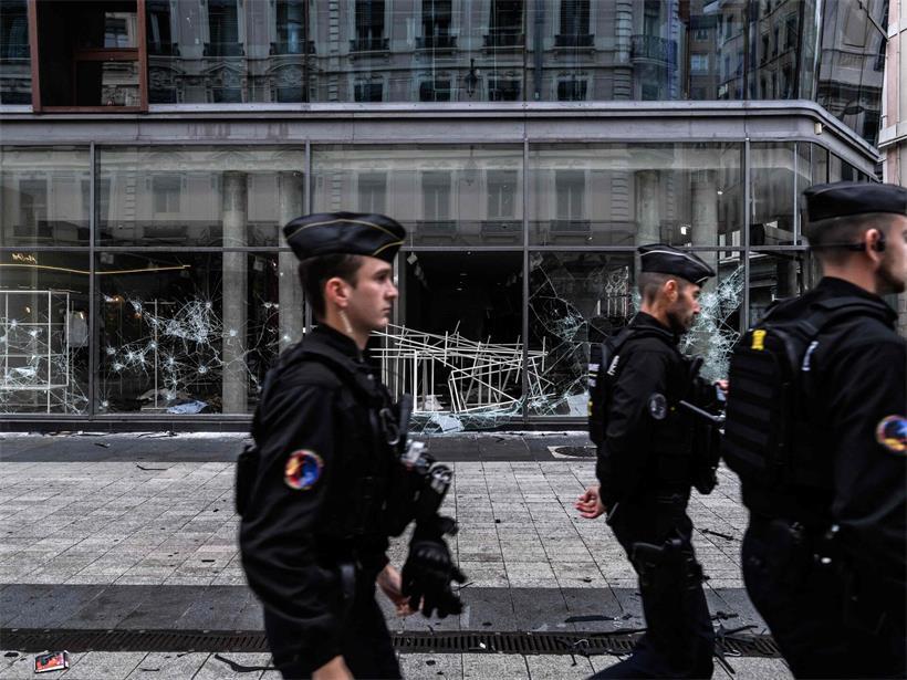 Frankreichs Innenminister Laurent Nuñez kündigt ein hartes Durchgreifen der Polizei an