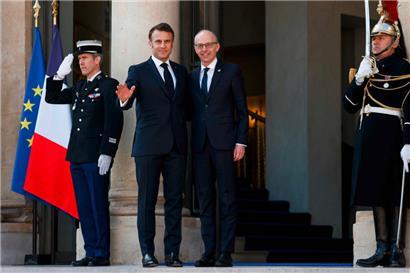 Frankreichs Präsident Emmanuel Macron empfängt Luc Frieden zum Sicherheitsgipfel in Paris
