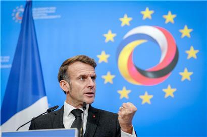 Frankreichs Präsident Emmanuel Macron hat das von der US-Regierung verhängte Einreiseverbot gegen die Geschäftsführerinnen der deutschen Beratungsstelle HateAid und weitere Europäer scharf kritisiert
