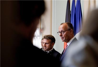 Frankreichs Präsident Emmanuel Macron war im Juli zu Gast bei Bundeskanzler Friedrich Merz
