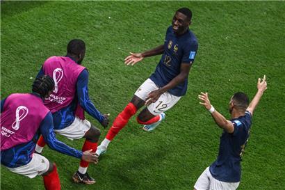 Frankreichs Randal Kolo Muani jubelt nach seinem Treffer zum 2:0
