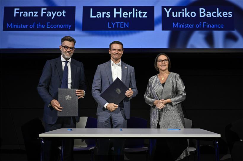 Franz Fayot, Lars Herlitz und Yuriko Backes bei der Unterzeichung der Absichtserklärung
