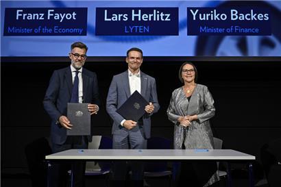 Franz Fayot, Lars Herlitz und Yuriko Backes bei der Unterzeichung der Absichtserklärung
