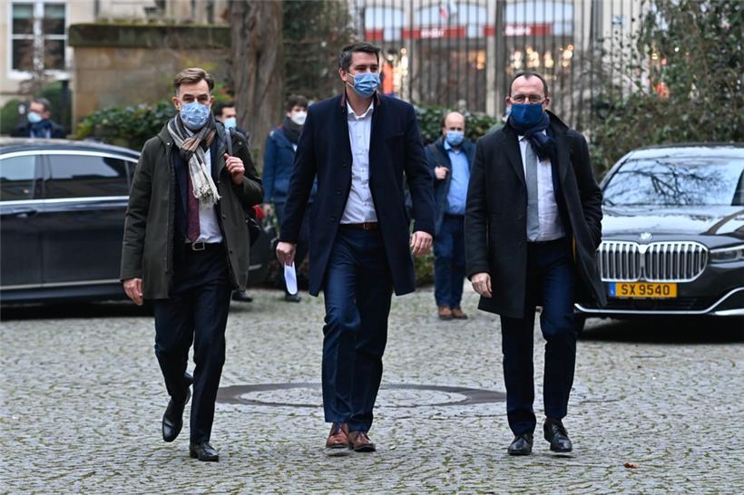 Franz Fayot, Lex Delles und Georges Engel wollen die Wirtschaft vom Tropf nehmen
