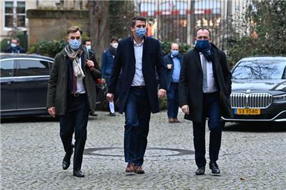 Franz Fayot, Lex Delles und Georges Engel wollen die Wirtschaft vom Tropf nehmen
