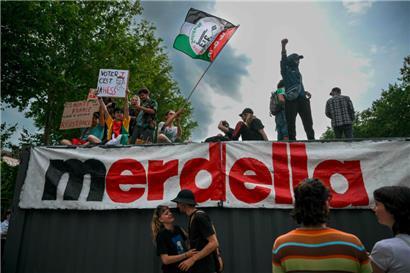 Franzosen protestieren gegen RN-Spitzenkandidat Bardella: Der Erfolg der Rechten liegt unter anderem daran, dass die Mitte-Parteien die Leute auch sprachlich nicht mehr erreichen
