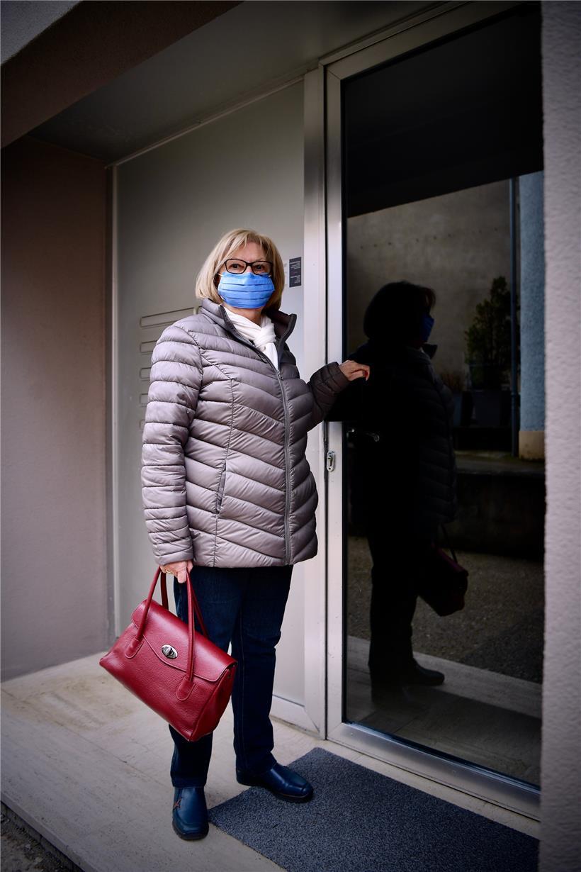 Frau W. auf dem Weg zum Impfzentrum in Belval