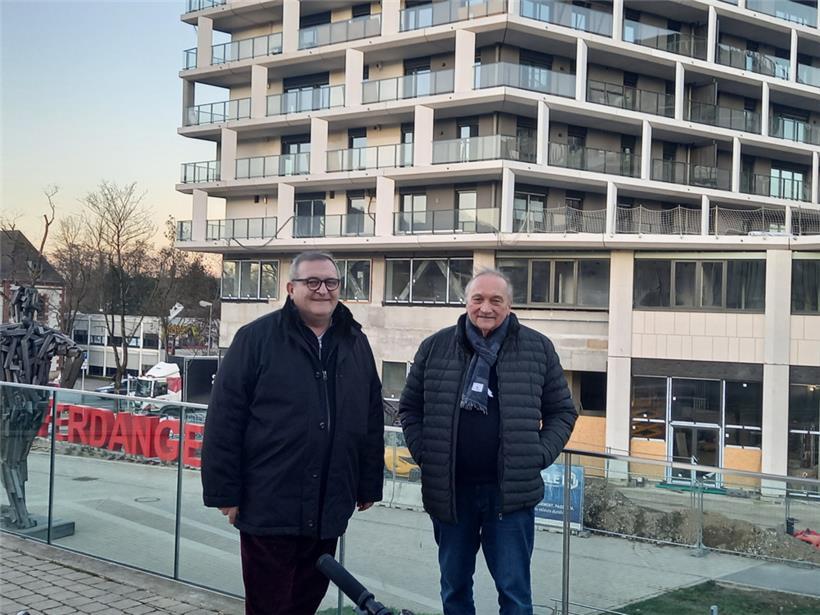 Fred Bertinelli und Erny Muller (LSAP) zufolge hat der Schöffenrat zu vorsichtig in den Wohnungsbau investiert
