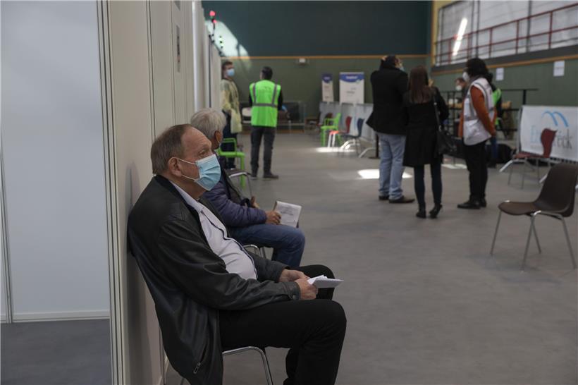 Fred nimmt die Impfung gelassen. Ihm geht es vor allem um den Schutz seiner kranken Ehefrau.
