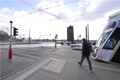 Freie Bahn für die Tram – nicht immer ist das am Kreisverkehr auf Kirchberg der Fall
