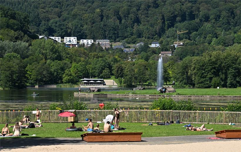 Freie Plätze am Badestrand sind bei sommerlichen Temperaturen Mangelware