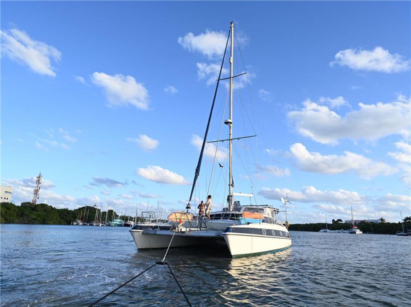 Freiwillige aus Europa laden Hilfsgüter auf Boote für Kuba, um Folgen des verschärften US-Embargos zu lindern.