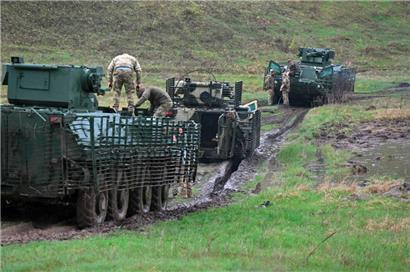 Freiwillige der ukrainischen Nationalgarde bei einem Manöver: Das russische Vorhaben einer „Entmilitarisierung“ der Ukraine ist illusorisch
