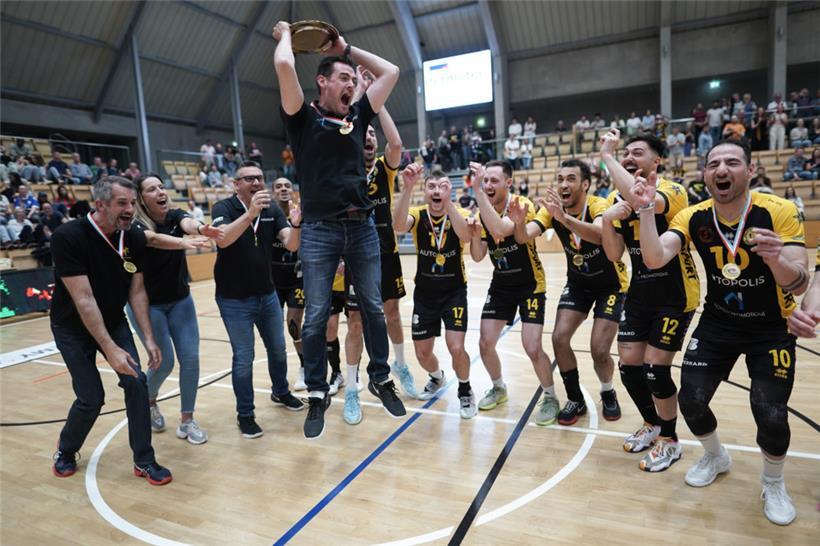 Freude in Strassen über die fünfte Meisterschaft in Folge
