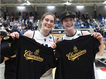 VAN KLEUVEN Lauren und JORDAO Beatriz feiern Sieg beim Frauen Basketball Enovos League Play-off-Final T71 Düdelingen vs AB Contern 2026