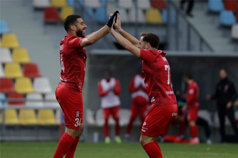 Freudentänzchen gefällig? Adham El Idrissi und Gianluca beim Jubel über den Differdinger Treffer
