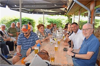 Freudige Gesichter bei der LSAP-Riege mit ihrem Spitzenkandidaten Bob Steichen (2.v.r.)
