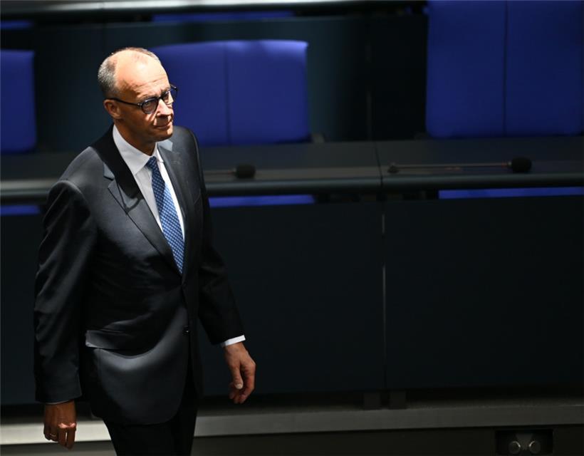 Friedrich Merz (CDU) kommt zur Wahl des Kanzlers im Bundestag an
