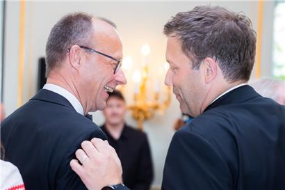 Friedrich Merz (l), CDU-Bundesvorsitzender, und Lars Klingbeil, SPD-Bundesvorsitzender
