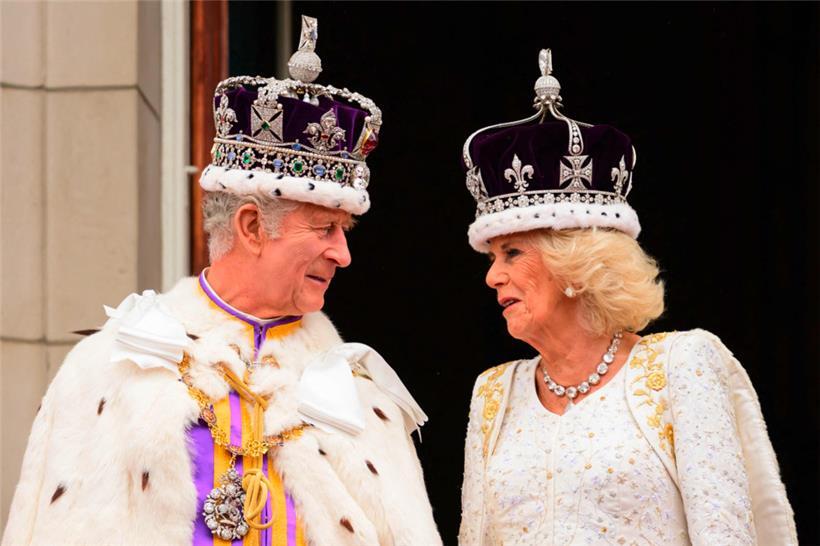 Frisch gesalbt: König und Königin auf dem Balkon des Buckingham-Palastes
