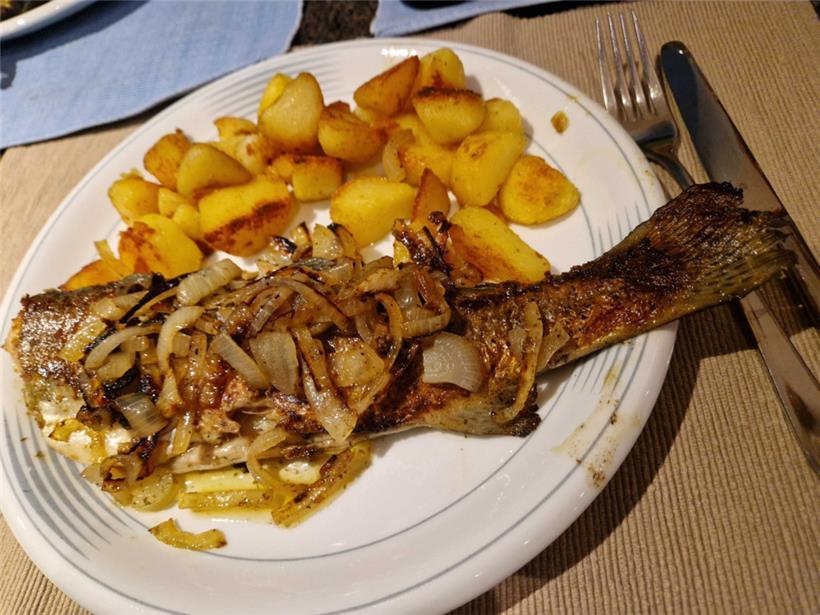 Frischer Fisch zum Abendessen
