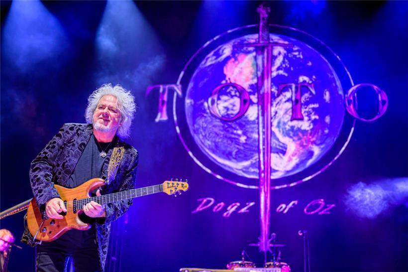 Frontmann Steve Lukather
