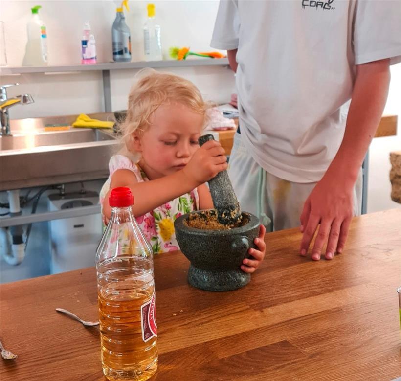 Früh übt sich, wer eine gute Senfmeisterin werden will
