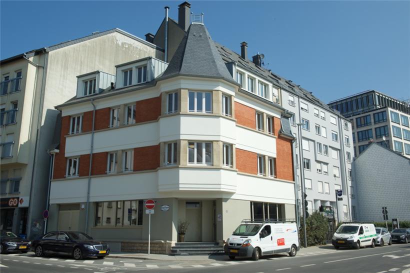 Früher befand sich dort die Kneipe „Saxophone“, heute eine soziale Empfangsstruktur gleichen Namens
