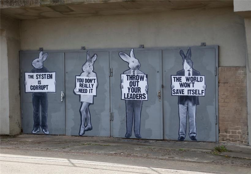 „Früher war Street Art ziemlich politisch“, sagt Benjamin Irritant und lässt seine Hasen agitieren
