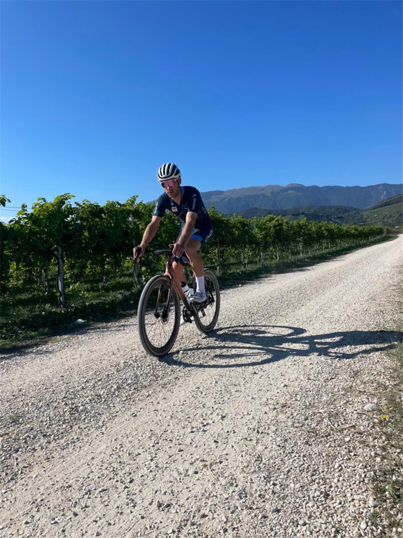 Fühlt sich auf dem Gravelbike wohl: Tim Diederich
