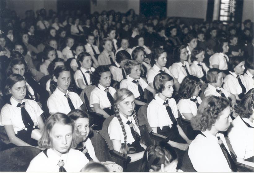 Führergeburtstag, Aufnahme der Zehnjährigen in die HJ, Gewerbeschule, April 1944

