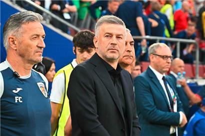 Führt er etwas im Schilde? Rumäniens Trainer Edward Iordanescu
