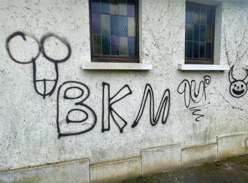 Fünf Klagen wurden bereits bei der Polizei wegen solcher Schmierereien und wegen...