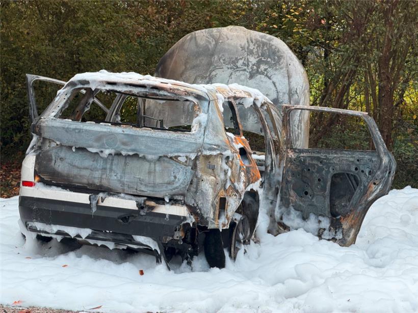 Fünfmal Totalschaden: Mehrere Autos haben am Bahnhof Belval-Rédange gebrannt
