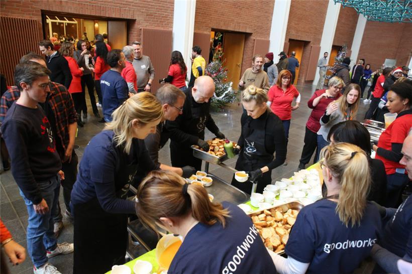 Für 400 Leute wurde Essen serviert
