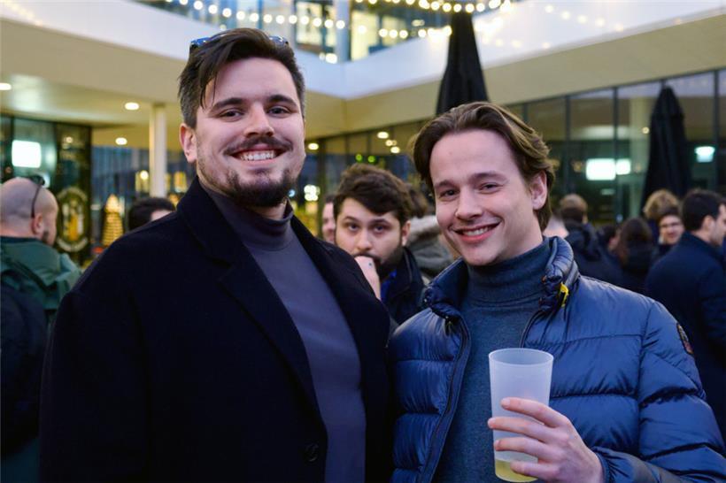 Für Alex aus Frankreich und Nathan aus Belgien gehört der Donnerstagabend fest z...