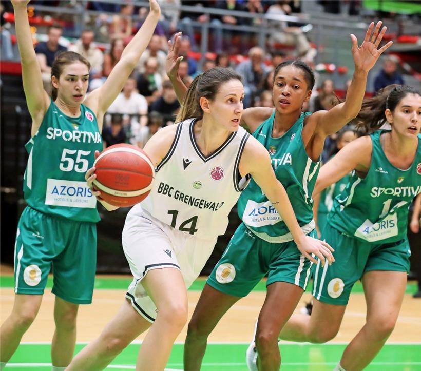 Für Katarina Vuckovic (Nr. 14) ist die Partie in Saragossa die letzte im Trikot des Gréngewald Hostert
