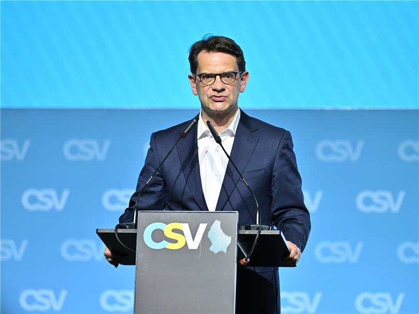 Laurent Zeimet spricht als neuer Fraktionspräsident auf seinem ersten Kongress vor Publikum